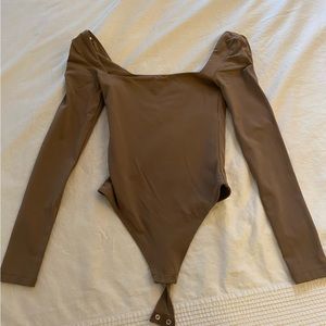 Babaton square neck long sleeve bodysuit in deep taupe. Size XS
